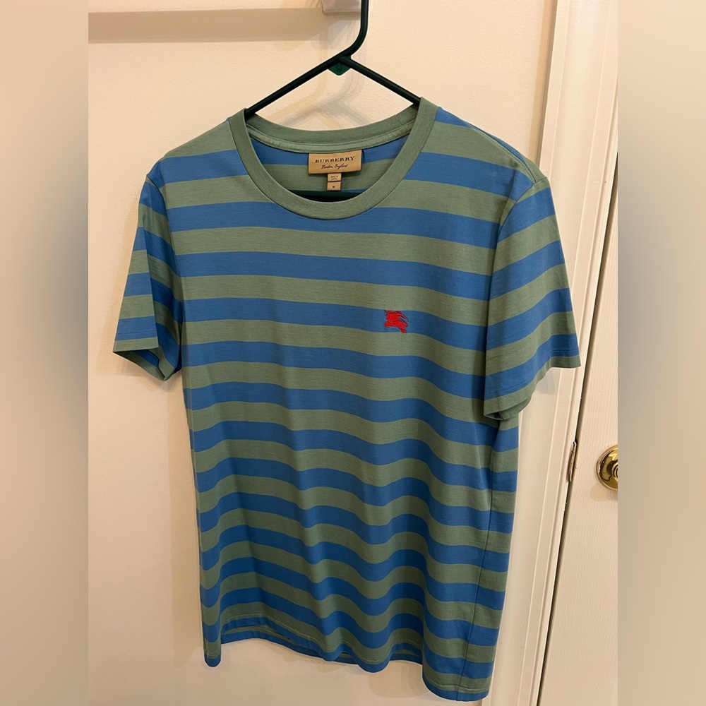 Burberry men’s T-shirt like new size medium